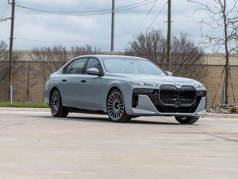 New 2026 BMW i7 xDrive60 AWD/4WD image 2