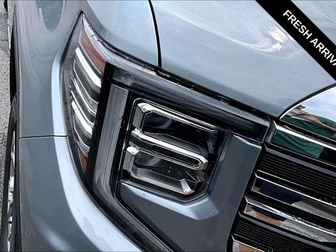 Used 2023 GMC Sierra 1500 SLT AWD/4WD image 32