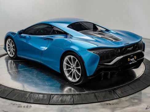 Used 2024 McLaren Artura RWD image 14