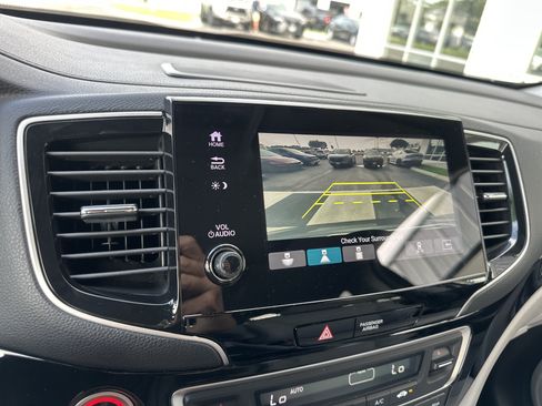 Used 2020 Honda Pilot Touring image 18