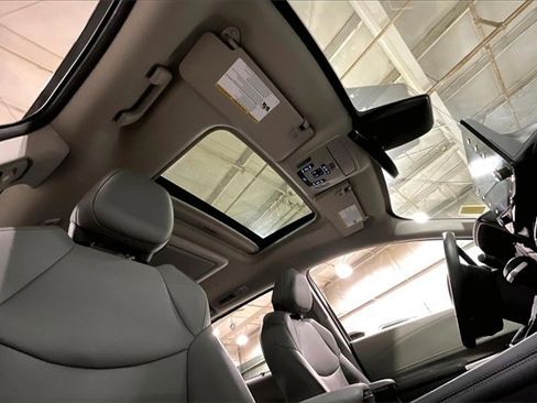 Used 2024 Toyota Sienna XLE w/ XLE Plus Package image 22