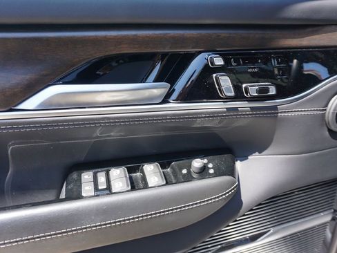 Used 2022 Jeep Grand Wagoneer Series II w/ Convenience Group III AWD/4WD image 4