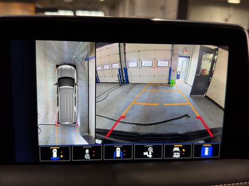 Used 2024 Chevrolet Suburban Premier image 30