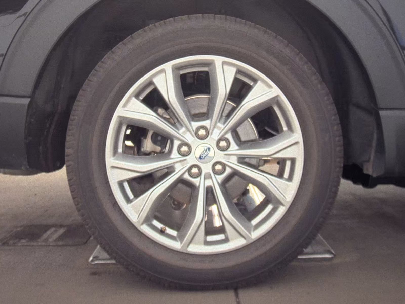 Used 2023 Ford Explorer XLT w/ Equipment Group 202A AWD/4WD image 18