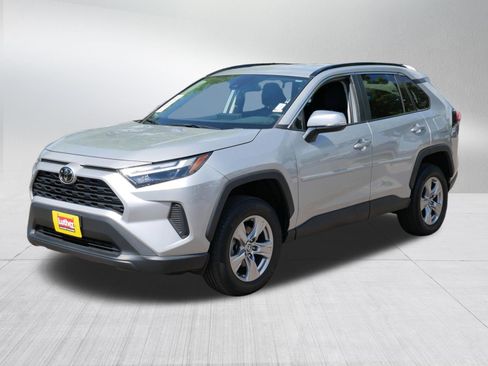 Used 2023 Toyota RAV4 XLE AWD/4WD image 3
