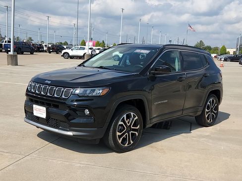 Used 2022 Jeep Compass Limited image 3