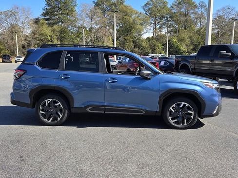 Used 2025 Subaru Forester Limited image 17