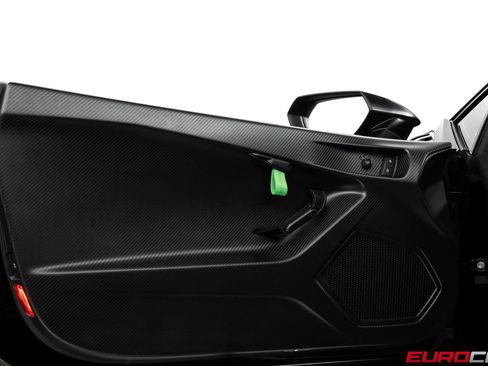 Used 2022 Lamborghini Huracan STO RWD image 29
