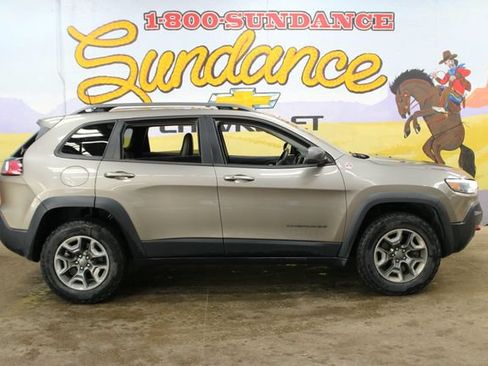Used 2019 Jeep Cherokee Trailhawk AWD/4WD image 1