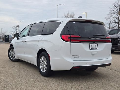 New 2026 Chrysler Pacifica Select image 14