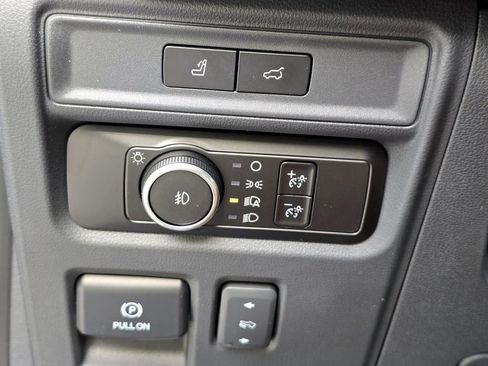 Used 2023 Ford Expedition Limited image 23