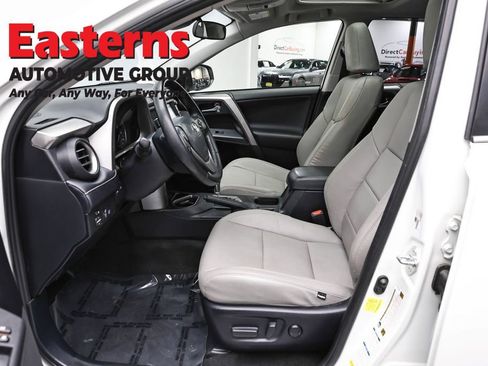 Used 2018 Toyota RAV4 XLE AWD/4WD image 14