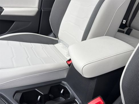 New 2026 Volkswagen Taos SE image 20