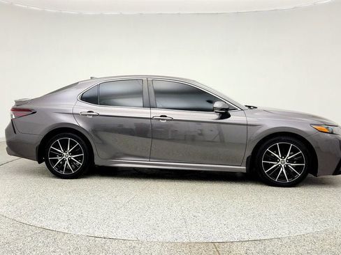 Used 2023 Toyota Camry SE FWD image 4
