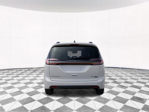 New 2026 Chrysler Pacifica Limited image 10