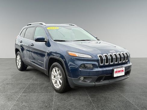 Used 2018 Jeep Cherokee Latitude Plus w/ Cold Weather Group AWD/4WD image 8
