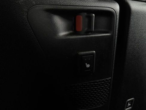 Used 2025 Chrysler Pacifica Limited image 28