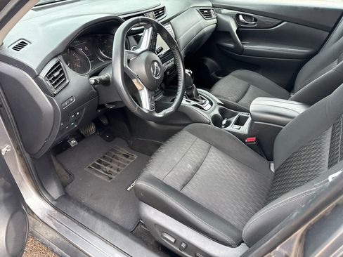 Used 2018 Nissan Rogue SV image 16