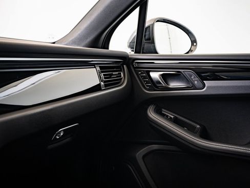 New 2026 Porsche Macan Turbo image 40