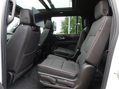 Used 2023 Chevrolet Suburban RST w/ Sport Performance Package AWD/4WD image 17