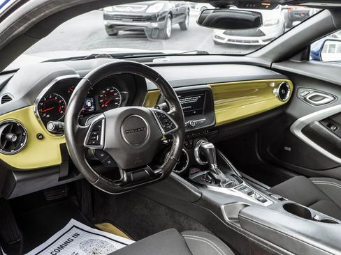 Used 2021 Chevrolet Camaro LT w/ RS Package image 7