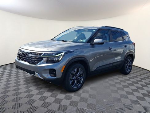 Used 2024 Kia Seltos S AWD/4WD image 3