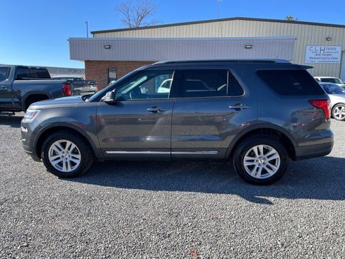 Used 2019 Ford Explorer XLT w/ Equipment Group 202A image 10