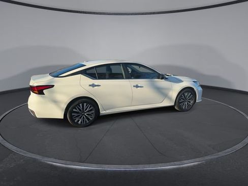 Used 2025 Nissan Altima 2.5 SV image 17