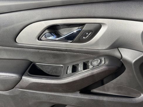 Certified 2023 Chevrolet Traverse LT FWD image 23