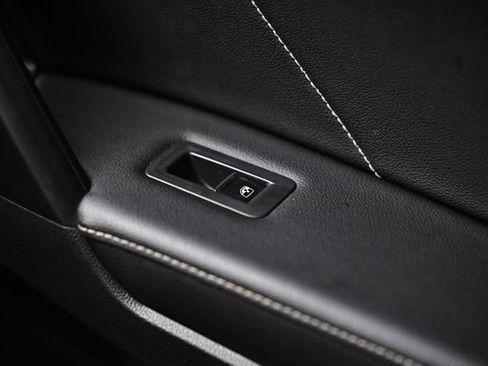 Used 2022 Volkswagen Tiguan SE image 40