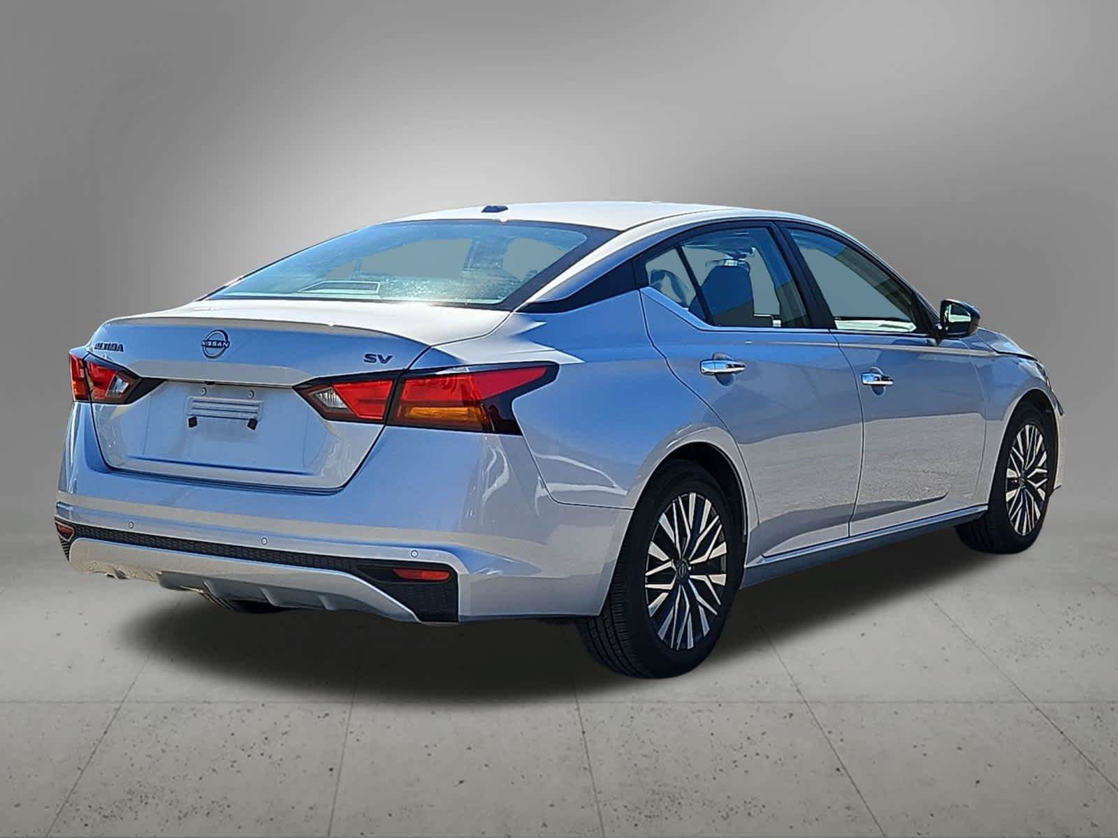 Used 2024 Nissan Altima 2.5 SV FWD image 5