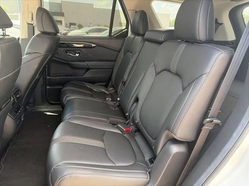 Used 2025 Honda Pilot Touring image 15