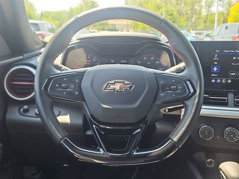 Used 2024 Chevrolet Trax RS FWD image 15