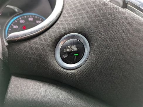 Used 2017 Chevrolet Malibu LT image 33