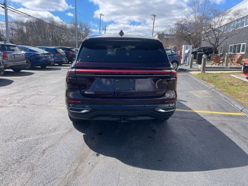 Used 2024 Lincoln Nautilus Premier image 4