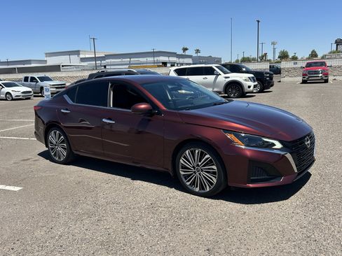 Used 2023 Nissan Altima 2.5 SL FWD image 6