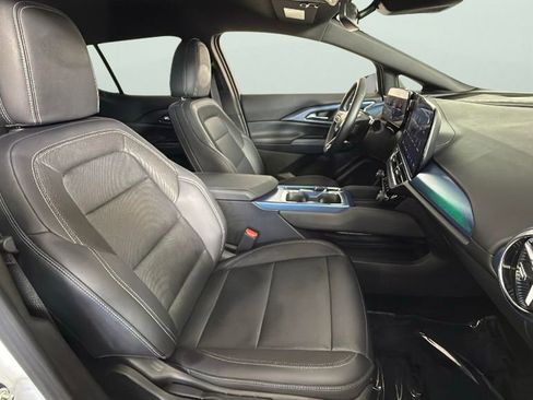 Certified 2025 Chevrolet Equinox EV LT w/ Convenience Package image 32