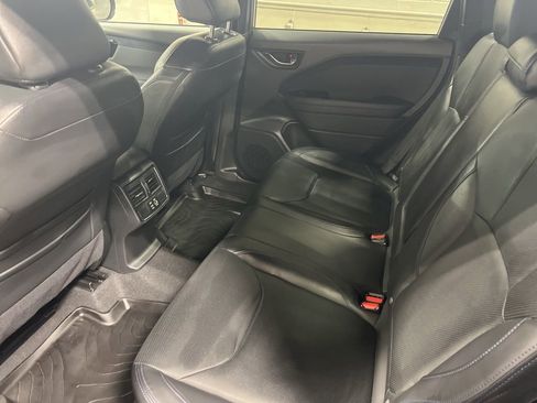 Used 2025 Subaru Forester Limited AWD/4WD image 6