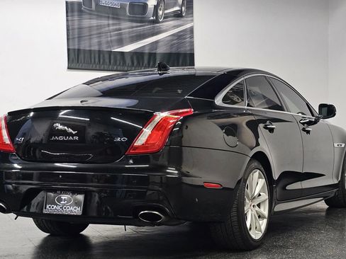 Used 2018 Jaguar XJ R-Sport image 19
