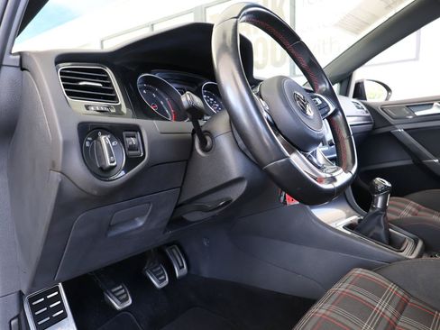Used 2017 Volkswagen Golf 4-Door FWD image 37