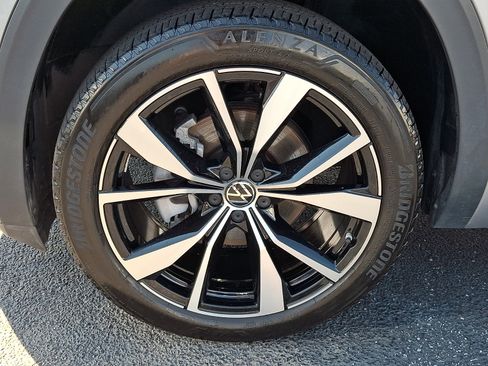 Used 2024 Volkswagen Atlas Cross Sport SEL Premium R-Line AWD/4WD image 8