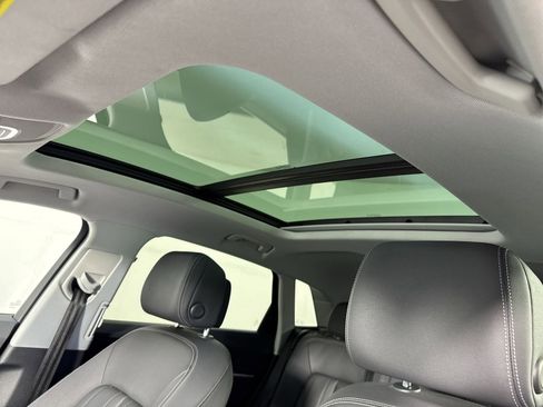 Used 2021 Audi e-tron Premium w/ Convenience Plus Package image 19