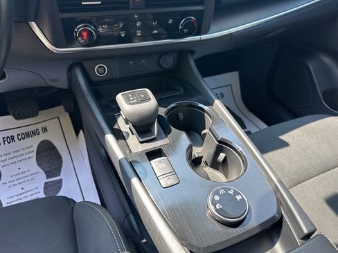 Used 2023 Nissan Rogue S image 14