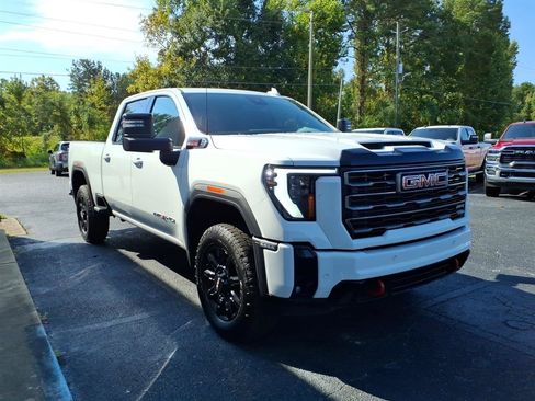 Used 2025 GMC Sierra 2500 AT4 AWD/4WD image 3