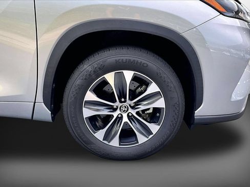 Used 2021 Toyota Highlander XLE FWD image 33