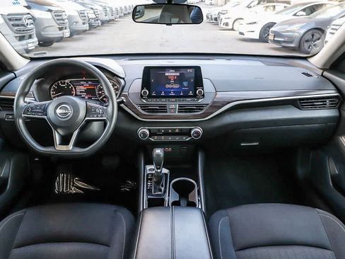 Used 2024 Nissan Altima 2.5 SV FWD image 14