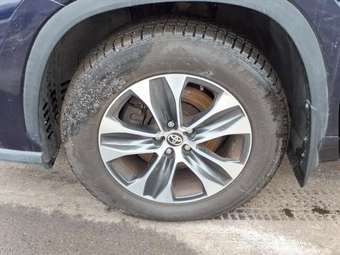 Used 2020 Toyota Highlander XLE image 9