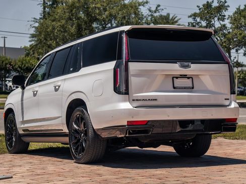 Used 2024 Cadillac Escalade ESV Sport Platinum w/ LPO, ONYX Package AWD/4WD image 3