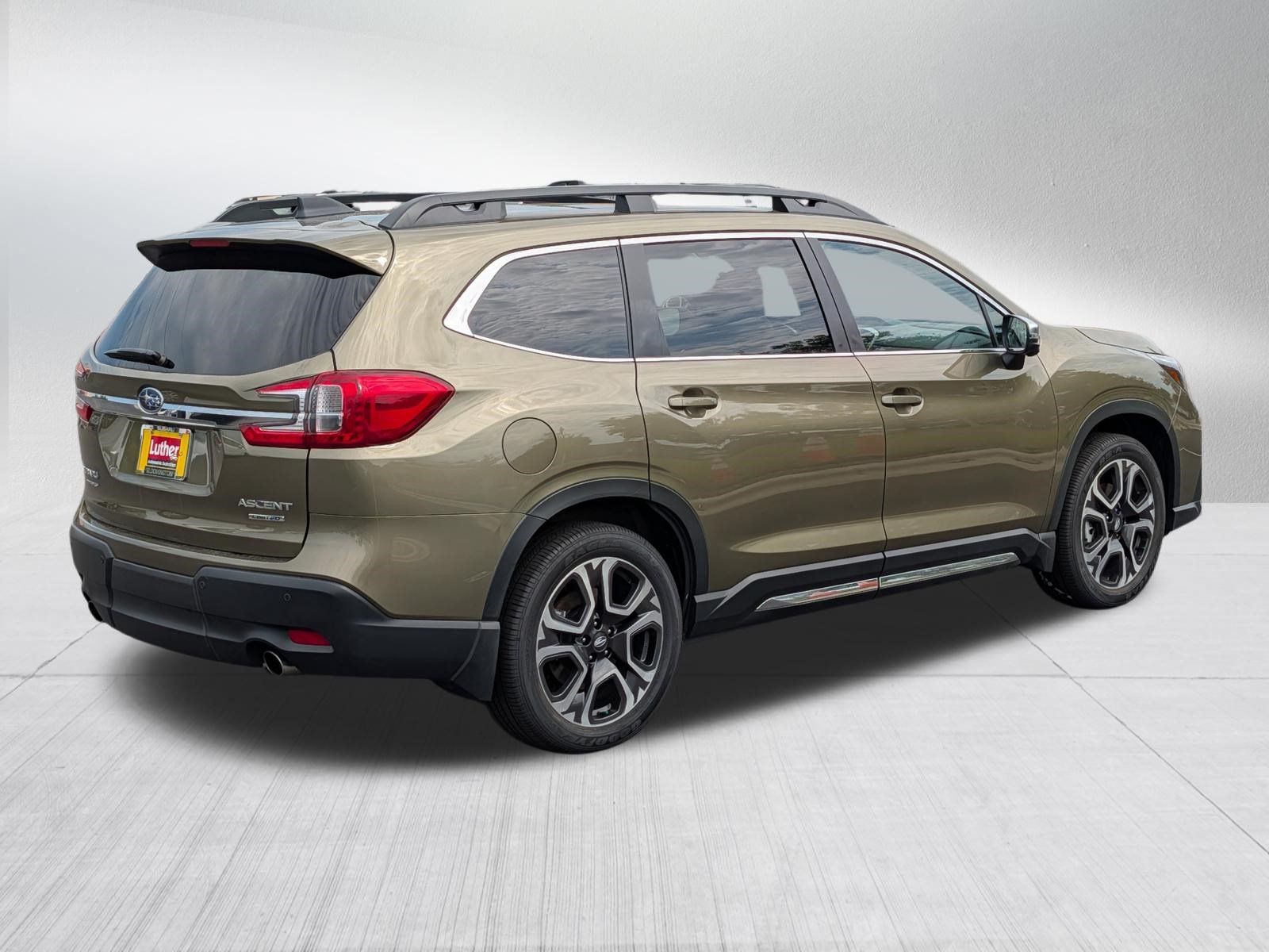 Used 2023 Subaru Ascent Limited w/ Technology Package AWD/4WD image 7