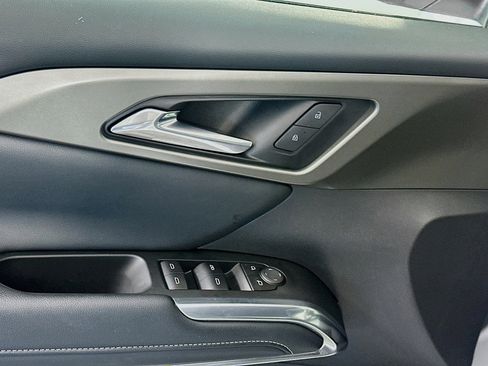 Used 2025 Chevrolet Traverse LT image 15